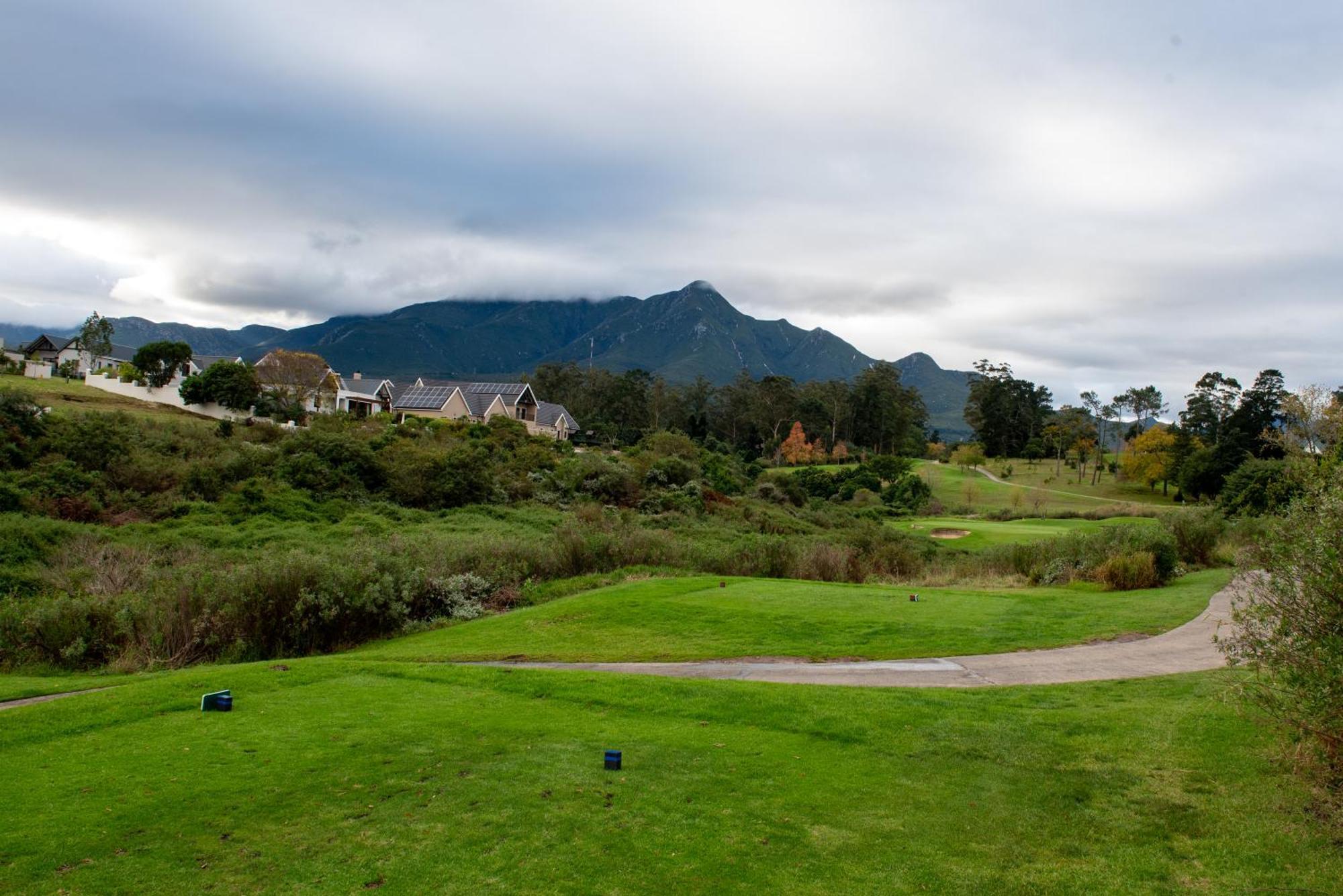 The Peaks - Kingswood Golf Estate Apartment *