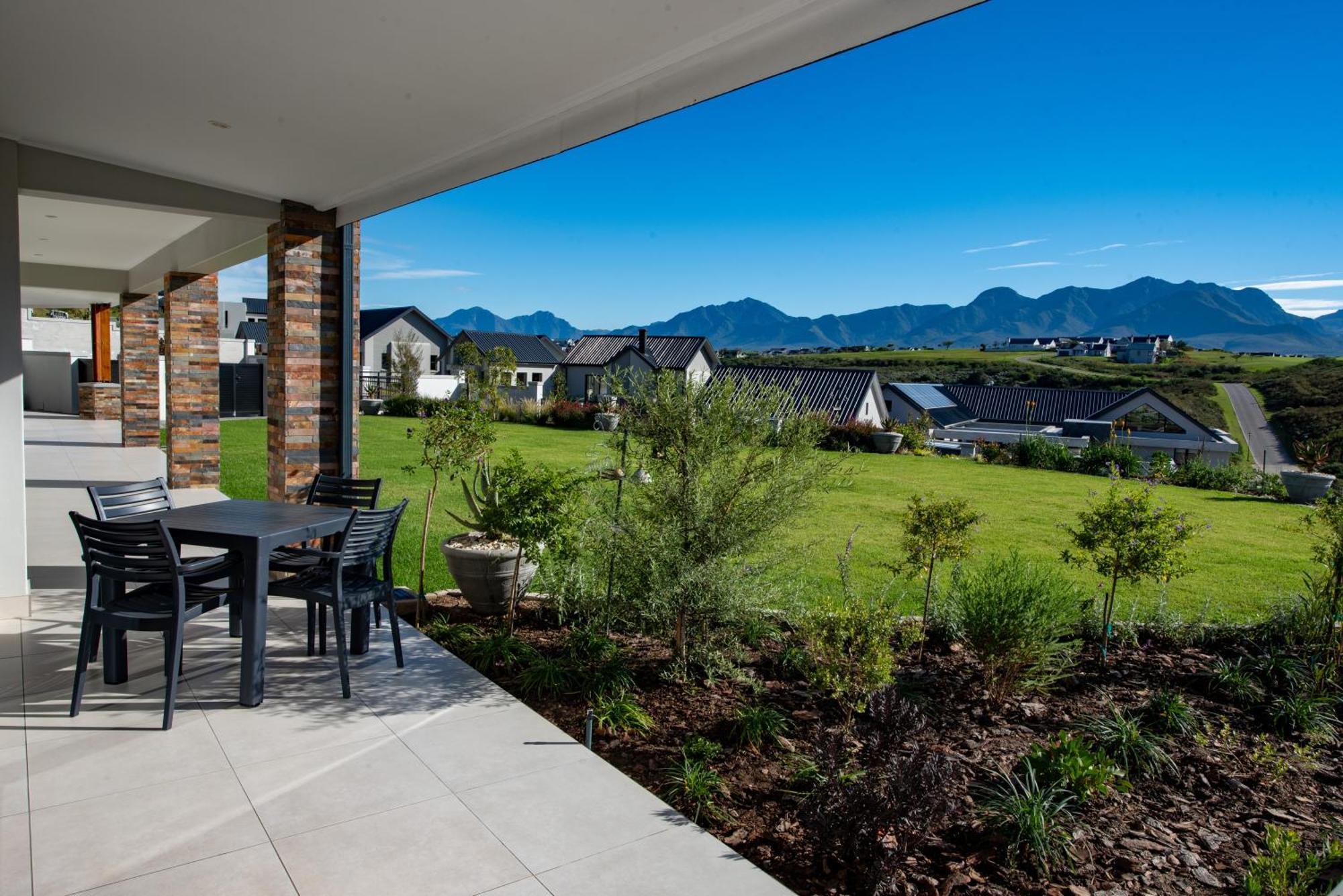The Peaks - Kingswood Golf Estate Apartment *